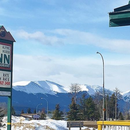 Alpine Lodge Motel & Restaurant Grande Cache Exterior photo
