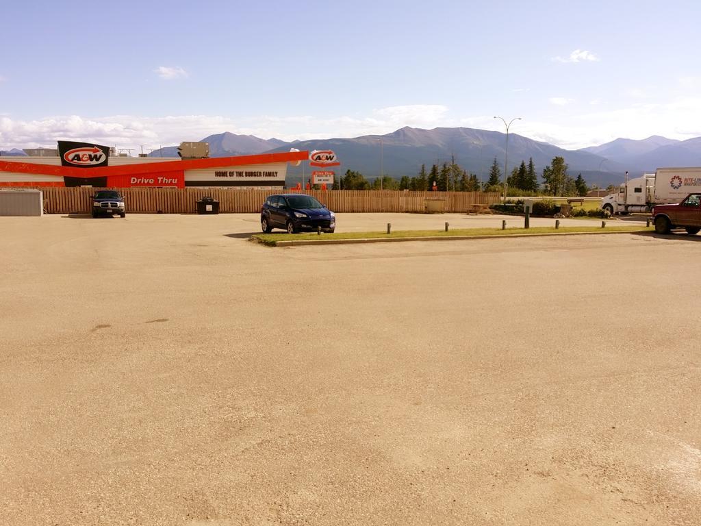 Alpine Lodge Motel & Restaurant Grande Cache Exterior photo
